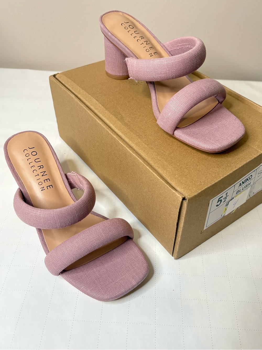 Journee Collection sz 5.5 Blush Pink Aniko Double Strap Sandal New In Box (4)